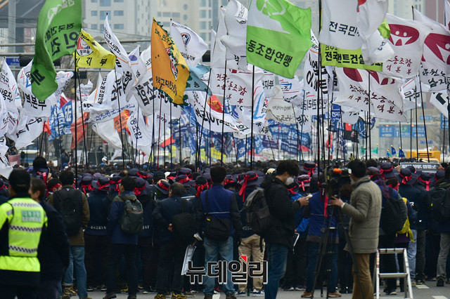 ▲ 경찰은 지난 3~4월 국회 앞 집회 과정 중 기자를 폭행한 것으로 알려진 민주노총 간부 1명을 포함, 모두 6명의 민주노총 간부를 검찰에 송치했다.ⓒ이종현 기자