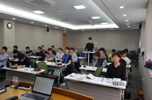 ▲ 2019년 포스코기술대학생들이 수업을 듣고 있는 모습.ⓒ포스코