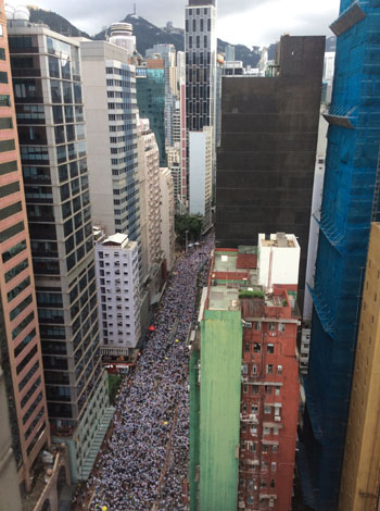 ▲ 오늘 홍콩에서 중국에의 범죄자를 반대하는 시가행진이 열렸다. 주최측은 30만명 참가를 예상했다. ⓒ허동혁