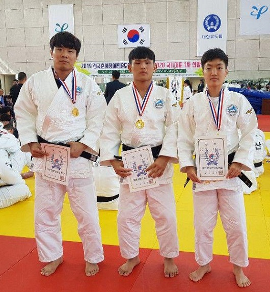 ▲ 세종시장애인유도실업팀. 시상식 후 단체사진 모습.(왼쪽부터 이정민, 황현, 정숙화 선수)ⓒ세종시장애인체육회