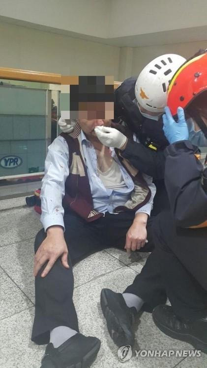 ▲ 전국민주노동조합총연맹 전국금속노동조합 소속인 유성기업지회 노조원들의 집단 구타로 전치 12주 상해를 입은 유성기업 노무 담당 김모 상무(50) ⓒ연합뉴스