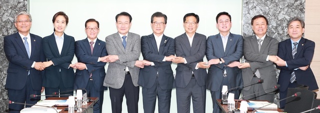 ▲ 충북도는 11일 서울시 영등포구 소재 충북학사 서서울관에서 국회의원 초청 정책간담회를 개최했다.ⓒ충북도