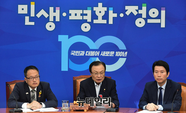 ▲ 이해찬 더불어민주당 대표가 3일 오전 국회에서 열린 최고위원회의에 참석해 모두발언을 하고 있다. ⓒ이종현 기자