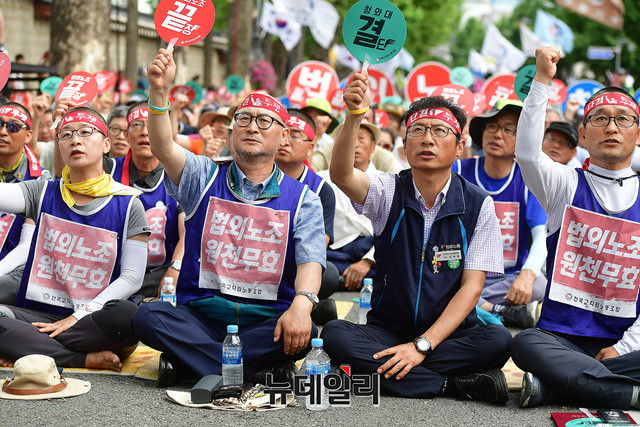 ▲ 집단행동으로 '법외노조 직권 취소'를 요구하는 전국교직원노동조합 ⓒ 정상윤기자