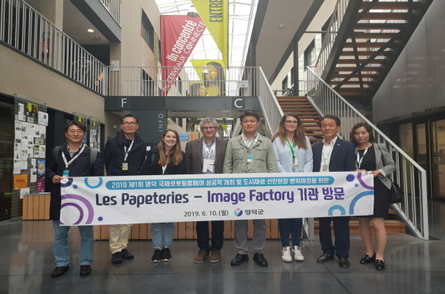 ▲ 이희진(왼쪽부터5번째)영덕군수의 프랑스 3D 애니메이션 단지 방문 장면.ⓒ영덕군