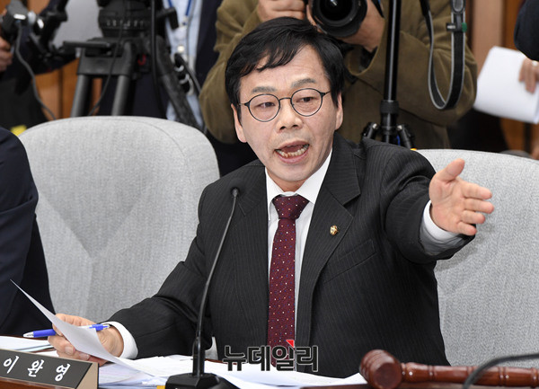 ▲ 정치자금법 위반 등 혐의로 기소된 이완영(61·사진) 자유한국당 의원에게 법원이 당선무효형을 확정했다.ⓒ뉴데일리 DB