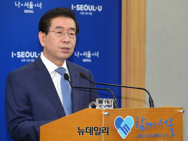 ▲ 박원순 서울시장 민선 7기 취임 1주년을 맞아 서울시의회 주최로 지난 11~12일 이틀간 의원회관에서 '서울 시정 1년 평가 토론회'가 열렸다. 이 자리에서 참석자들은 제로페이의 실효성, 도시재생사업의 문제점, 자영업·소상공인들에 대한 서울시의 정책 부재, 공공기관의 자회사 남발 등의 문제점들을 거론했다.ⓒ뉴데일리DB