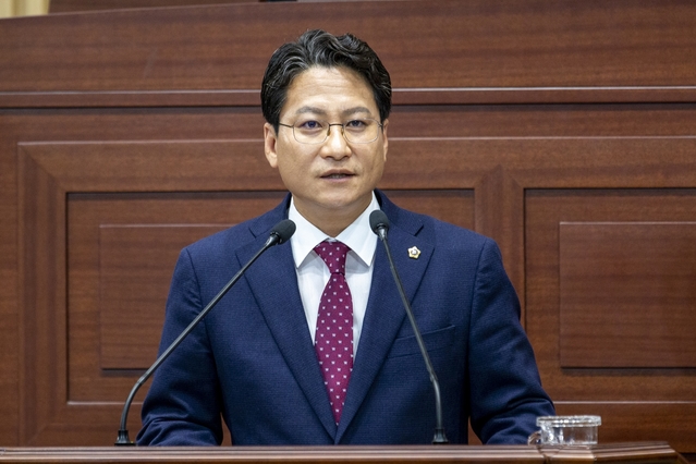 ▲ 배진석 의원은 질문에서 경북 일자리 및 투자가 제대로 되는지 의문이라고 지적했다.ⓒ경북도의회