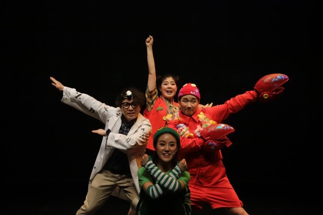 ▲ 환경뮤지컬 '로빈슨 크루소' 공연 장면.ⓒ문화공작소 상상마루