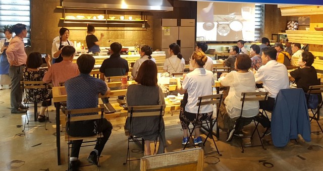 ▲ 지난해 약채락업소를 대상으로 진행한 '식비즈니스 아카데미'교육.ⓒ제천시