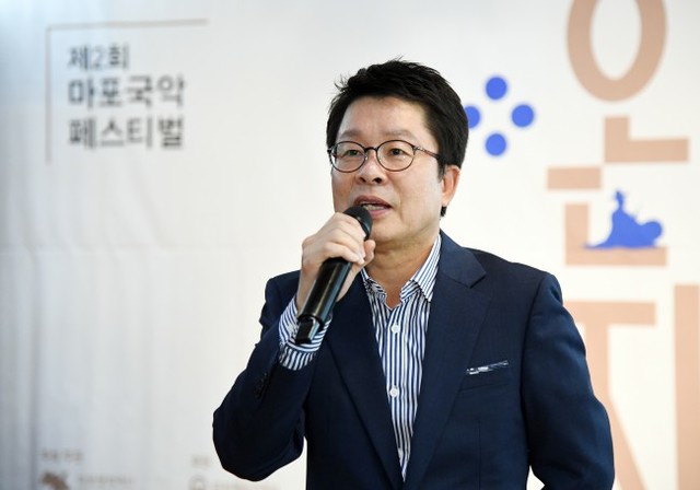 ▲ 이창기 마포문화재단 대표이사가 18일 오전 서울 마포아트센터에서 열린 제2회 마포국악페스티벌 '온고지신'에서 기획의도를 설명하고 있다.ⓒ마포문화재단.