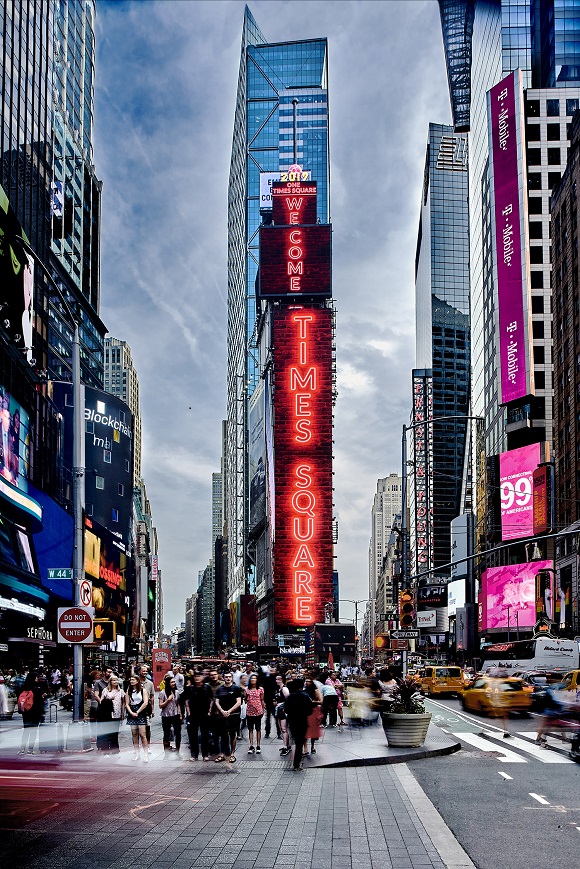 ▲ 사진 가운데 'WELCOME TO TIMES SQUARE' 라는 문구를 표시하고 있는 전광판이 이번에 교체 공급된 삼성 LED 사이니지 제품.ⓒ삼성전자