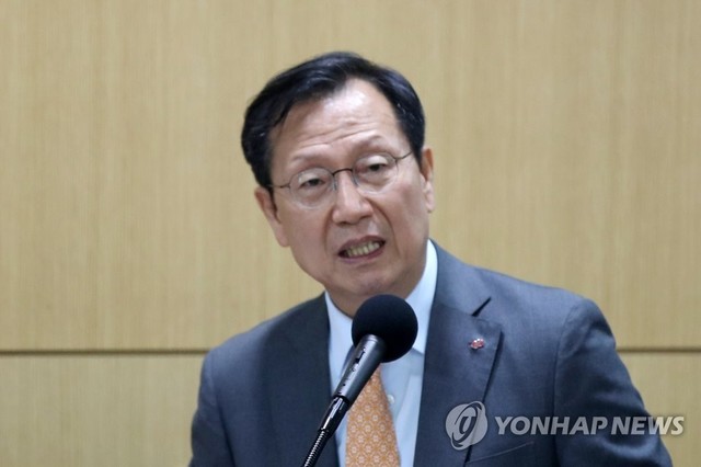 ▲ 17일 오후 전남 나주시 한국전력 본사에서 국회 산업통상자원중소벤처기업위원회 소속 자유한국당 의원들이 현안보고회를 진행한 가운데 김종갑 한전사장이 업무보고를 하고 있다. ⓒ연합뉴스