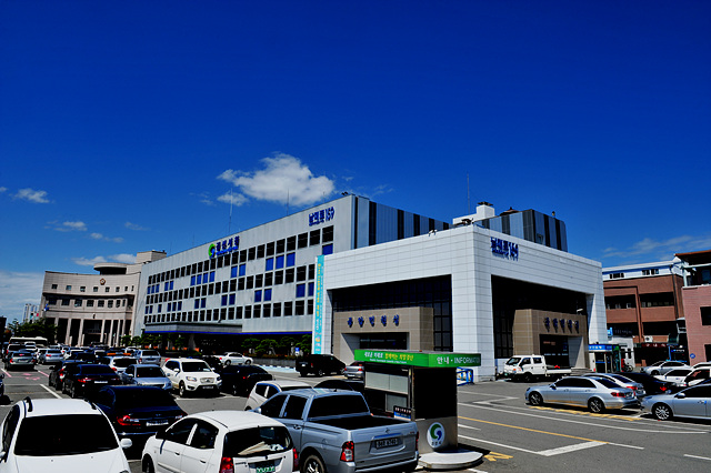 ▲ 경산시 문화회관이 평생교육 제공을 위한 하계특강을 위해 24일부터 26일까지 접수한다. 사진은 경산시청.ⓒ경산시