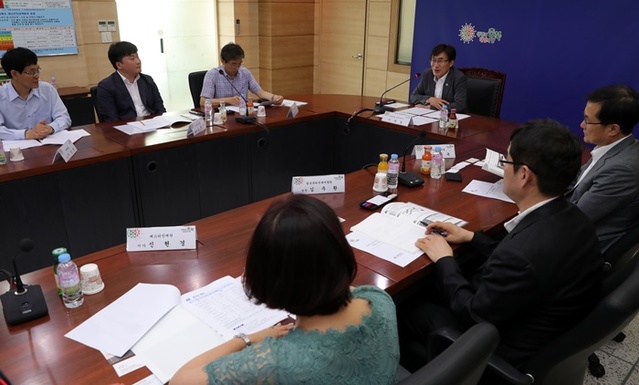 ▲ 충북도는 19일 재난상황실에서 이장섭 정무부지사 주재로 산학연 인공지능 전문가들이 참석한 가운데 ‘인공지능 진흥 종합계획’ 수립 용역 최종보고회를 열었다ⓒ충북도