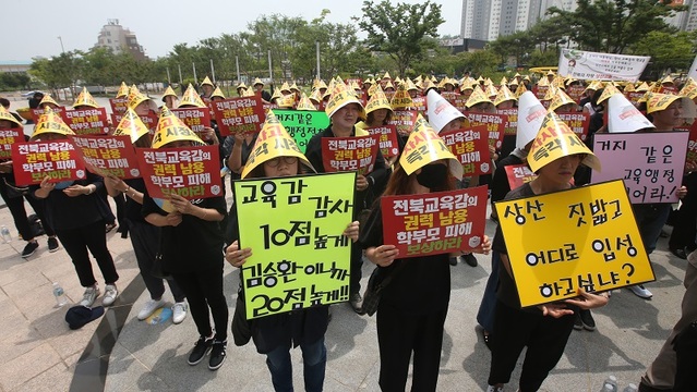 ▲ 상상고 학생들이 지난 20일  전북도교육청의 자사고 취소 와 관련해 반발하며 항의 집회를 갖고 있다.ⓒ전북일보 제공