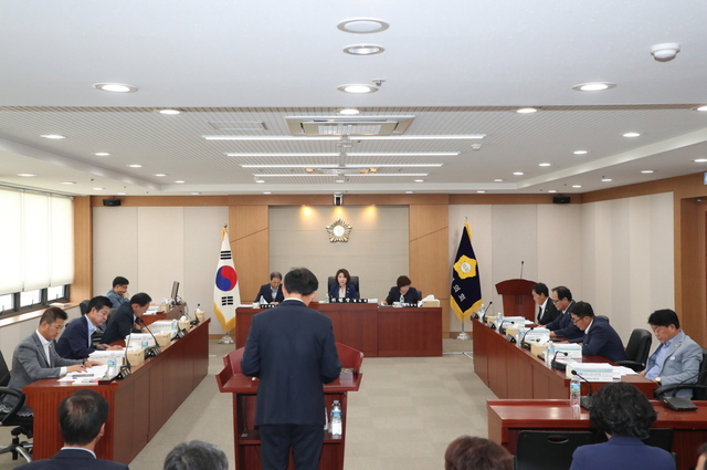 ▲ 성주군의회는 지난 19일부터 7일간 2018 회계연도 결산 및 2019년 제2회 추가경정예산안 심사를 위해 예산결산특별위원회를 운영한다.ⓒ성주군의회