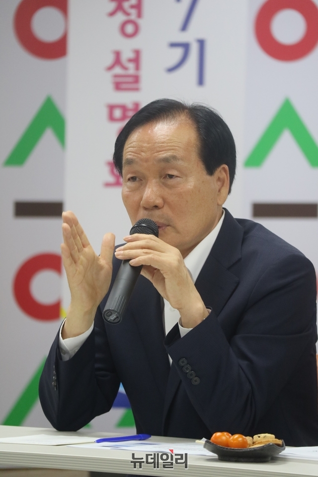 ▲ 김주수 의성군수가 대구경북통합신공항이 부산울산경남의 가덕도 신공항 유치와는 관계없이 연내 발표될 것이라고 확신한다고 강조했다.ⓒ뉴데일리