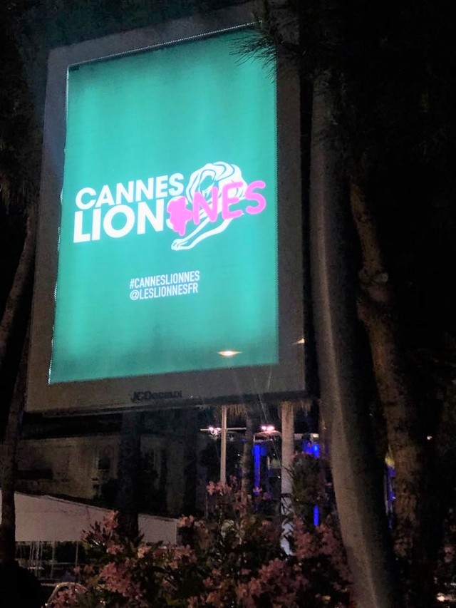 ▲ 프랑스 칸 해변에서 보이는 칸 라이언즈 홍보 게시물ⓒ박소정 기자