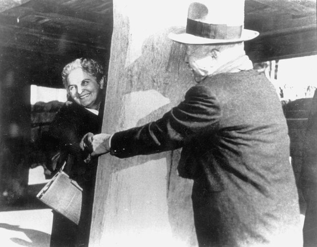 ▲ 부인 프란체스카와 망중한을 즐기는 이승만 대통령.ⓒ자료사진