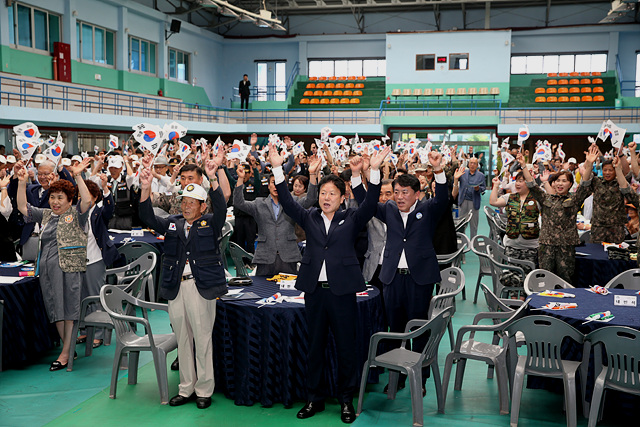 ▲ 성주군은 25일 오전 11시 성주실내체육관에서 6.25참전유공자 성주군지회 주관으로 ‘제69주년 6.25전쟁 기념행사’를 열었다.ⓒ성주군