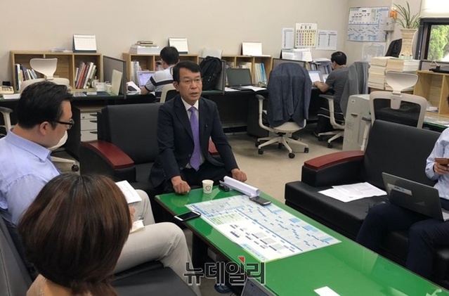 ▲ 국회 김종대 의원(정의당·비례대표)이 26일 충북도청에서 충북도당위원장 출마 기자회견을 하고 있다.ⓒ박근주 기자