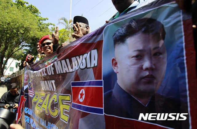 ▲ 김정남이 쿠알라룸푸르에서 암살된 직후인 2017년 3월 북한이 말레이시아 국민들을 억류하자 항의 시위를 벌이는 사람들. ⓒ뉴시스. 무단전재 및 재배포 금지.