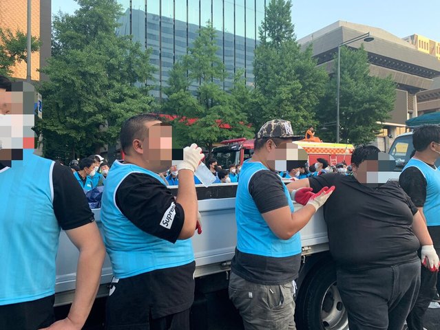 ▲ 6월 25일 행정대집행 당시 동원된 사설 용역업체 직원들. ⓒ우리공화당