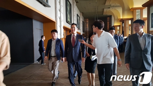 ▲ 30일 오전 서울 용산구 그랜드하얏트호텔에 도착한 이재용 삼성전자 부회장 모습 ⓒ뉴스원