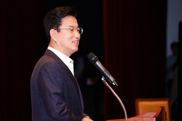 ▲ 허태정 시장이 1일 시청에서 공무원들에게 시민 눈높이에 맞게 변화를 강조하고 있다.ⓒ대전시