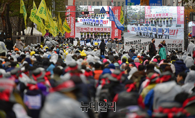 ▲ 탄력근로제 확대 등을 반대하는 전국민주노동조합총연맹(민주노총) 집회 자료 사진.ⓒ정상윤 기자