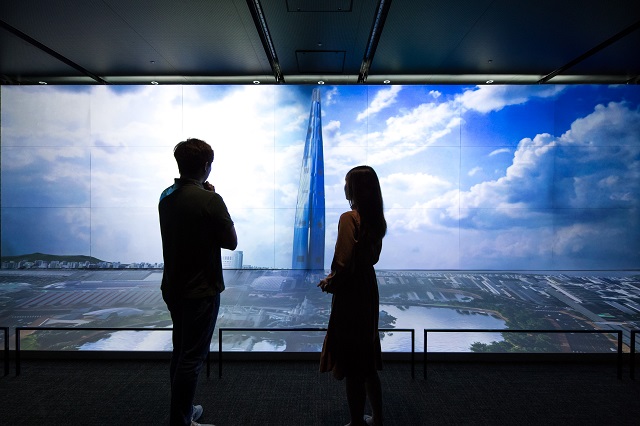 ▲ 서울스카이 스카이쇼. ⓒ롯데월드