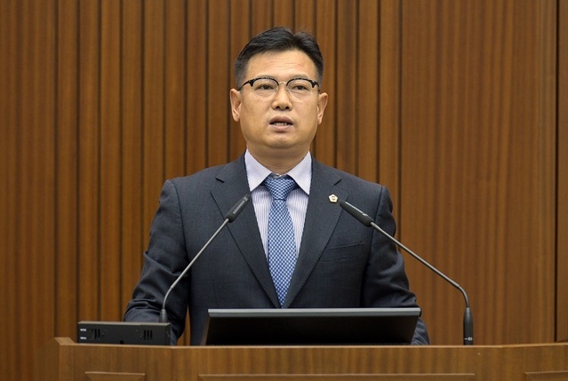 ▲ 김원식 세종시의원이 지난 제55회 임시회 5분 자유발언을 통해 세종∼인천공항 행 시외버스의 조치원 경유 운행을 촉구했다.ⓒ세종시의회