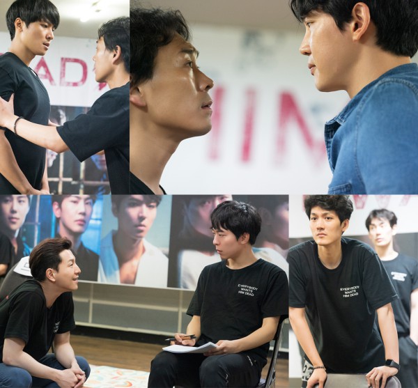 ▲ 연극 'Everybody Wants Him Dead' 연습실 스틸.ⓒ에스에이지레이블