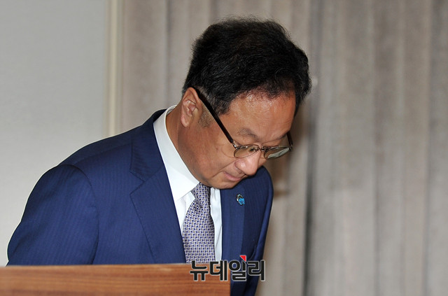 ▲ 이우석 코오롱생명과학 대표는 4일 기자간담회에 앞서 인보사 허가 취소에 대해 공식적으로 사과했다. ⓒ이기륭 기자