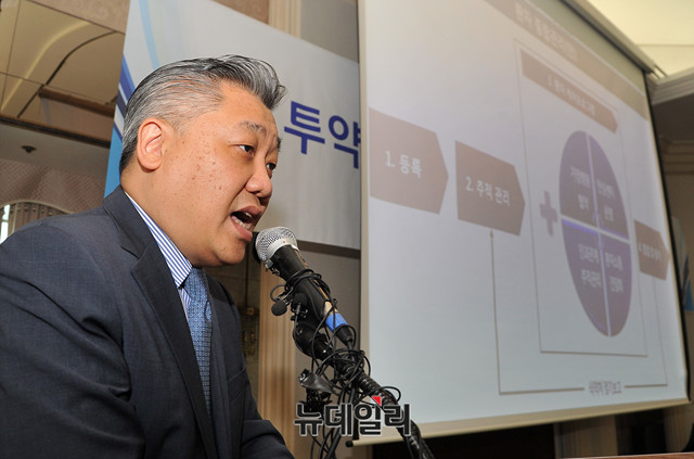 ▲ 유수현 코오롱생명과학 바이오사업본부장(상무)은 4일 프레스센터에서 인보사 투약환자 안전관리 종합대책을 발표했다. ⓒ이기륭 기자