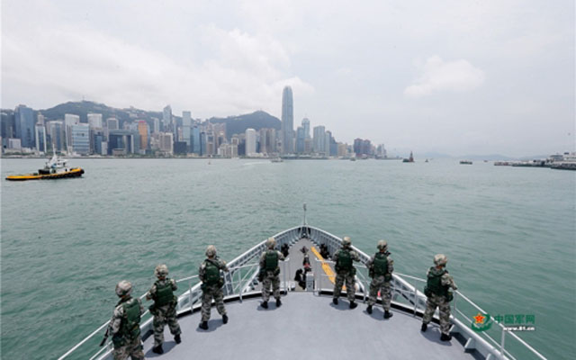 ▲ 중국 인민해방군이 지난 2일 웨이보 공식계정에 올린 홍콩 앞바다 훈련 장면. ⓒ연합뉴스. 무단전재 및 재배포 금지.