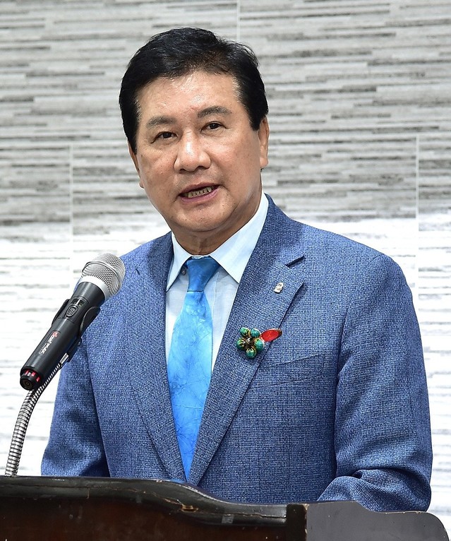 ▲ 박종철 제천지속가능발전협의회 상임회장이 시민환경지도자대학 수료식에서 축사를 하고 있다.ⓒ제천시