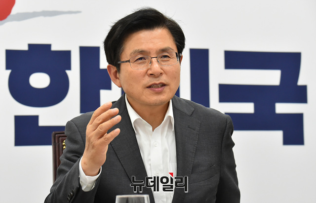 ▲ 자유한국당 황교안 대표는 3일 뉴데일리와 단독 인터뷰에서 우리공화당 등 친박신당 출현과 관련 