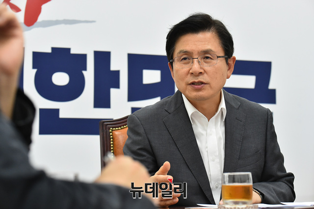 ▲ 황교안 자유한국당 대표가 3일 오후 국회 당대표실에서 뉴데일리와 인터뷰하고 있다. ⓒ이종현 기자