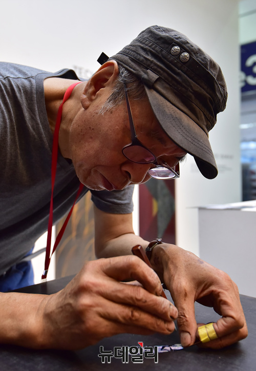 ▲ 전용복 장인 시연 모습 ⓒ 정상윤 기자