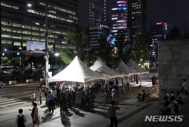 ▲ 5일 서울 세종문화회관 앞 인도에 우리공화당의 천막이 설치되어 있다. ⓒ뉴시스