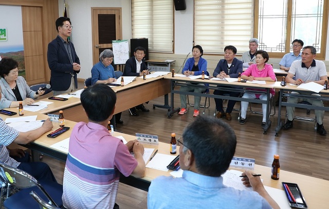 ▲ 양승조 충남도지사가 지난 6일 청양 주민들에게 청양정산정수장 우라늄 기준치 초과와 관련해 주민들에게 사과하고 광역상수도 조기 공급을 약속했다.ⓒ충남도