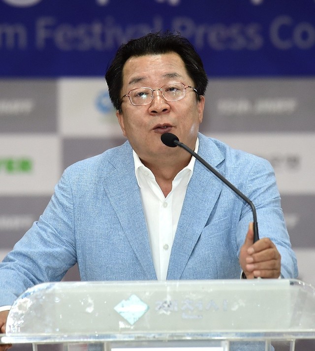 ▲ 8일 이상천 시장이 제천시청에서 열린 제천국제음악영화제 기자회견에서 인사말을 하고 있다.ⓒ제천시