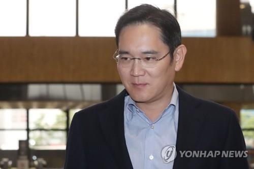 ▲ 지난 7일 김포국제공항을 통해 일본으로 출국하는 이재용 삼성전자 부회장 ⓒ연합뉴스