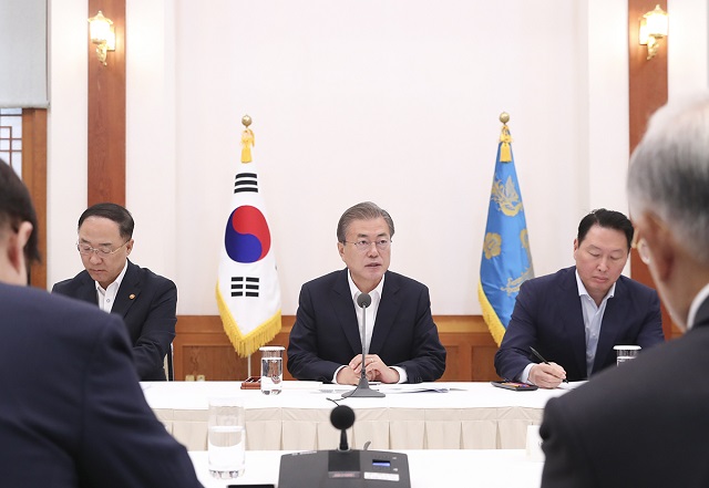 ▲ 10일 오전 청와대에서 열린 경제계 주요인사 초청 간담회에서 문재인 대통령이 발언하고 있다. ⓒ청와대