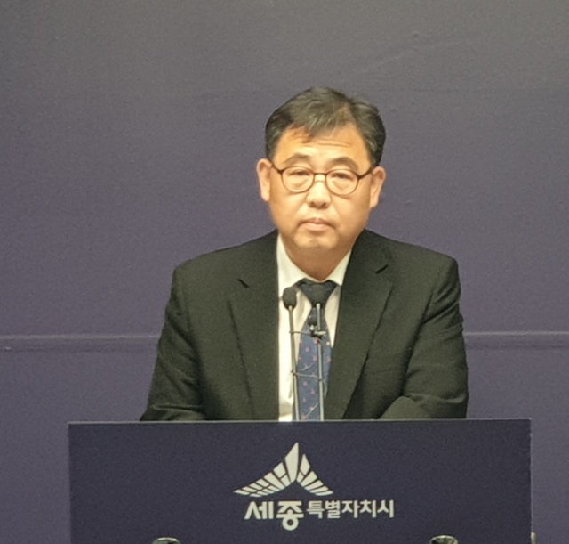 ▲ 세종시 강성기 시민안전국장이 11일 브리핑룸에서 정례브리핑을 하고 있다.ⓒ세종시