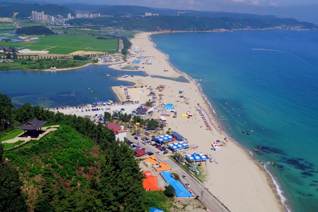 ▲ 울진군은 12일부터 관내 7개 해수욕장을 일제히 개장한다.ⓒ울진군