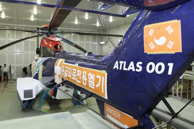 ▲ 경기도 닥터헬기 도장 행사에서 닥터헬기에 국립중앙의료원 웅급의료센터장 故윤한덕 교수의 콜사인 (응급헬기 호출부호)인 ATLAS를 새겨져있다. ⓒKAI