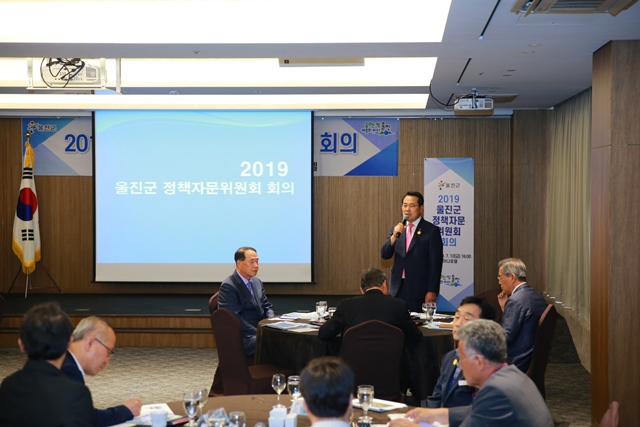 ▲ 전찬걸 울진군수는 서울 코리아나호텔에서 울진군 정책자문위원과 울진군지역발전협의회의장 등이 참석한 가운데 정책자문위원회를 개최했다.ⓒ울진군